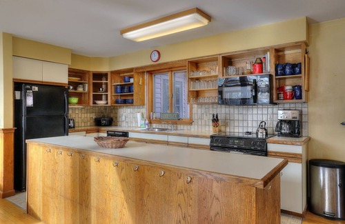 Rangeley House | Evergreen Shore | Spacious Family Retreat w/Flat Lawn & Stunning Lake Views