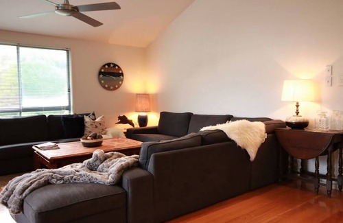 Venus Bay House | Evergreen - spacious family retreat, so close to shops and beaches.
