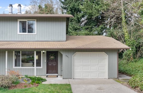 Olympia Apartment | Evergreen Urban Escape (A)