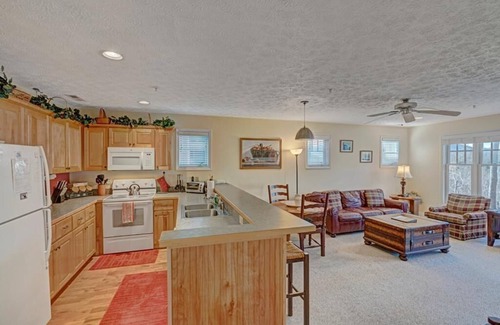 Foscoe Resort | Evergreens 521- Mountain Condo, Echota Gated Resort, Grandfather Mountain View, Indoor/Outdoor Po.