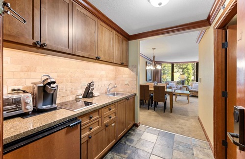 Olympic Valley Condo | Everline Fireplace Suite w/Studio #721/#723