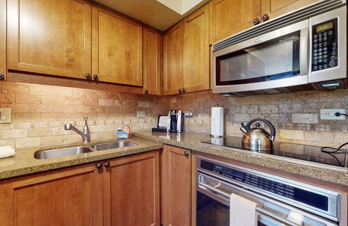 Olympic Valley Condo | Everline Resort & Spa ski-in/ski-out condo with elevator, pool, hot tub, & spa