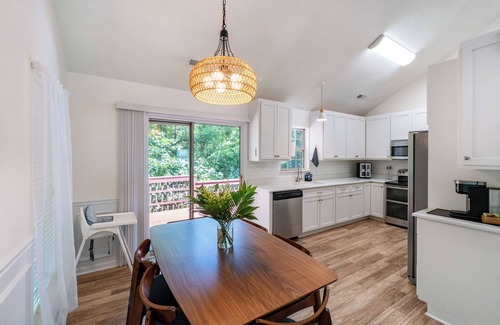 Mooresville House | Everwood Escape at Lake Norman! Treehouse Vibes w/Pool & Fire Pit.