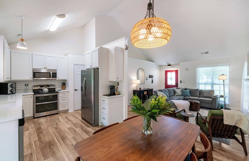 Mooresville House | Everwood Escape at Lake Norman! Treehouse Vibes w/Pool & Fire Pit.