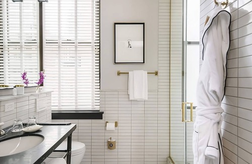 Midtown Hotel | Everything NY has to offer at Your Arms Reach! 4 Amazing Units, Bakery