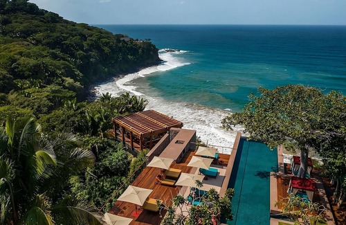 Lo de Marcos House | Everything You Need For The Perfect Vacation! Balcony, Pools, Beachfront!