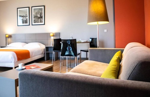 9th Arrondissement Hotel | Everything You Need For The Perfect Vacation! Pets Are Welcome!