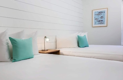Islamorada Hotel | Everything You Need For The Perfect Vacation! 3 Convenient Units, FREE Parking!