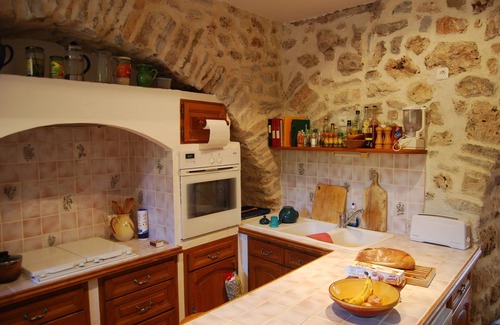 Lorgues Apartment | Everything you want for a relaxing holiday in beautiful gardens amidst vineyards