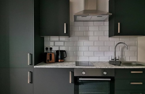 Newport Apartment | Eveswell Studios | Standard | Studio 6
