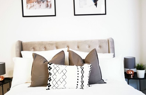 Newport Apartment | Eveswell Studios | Standard | Studio 5