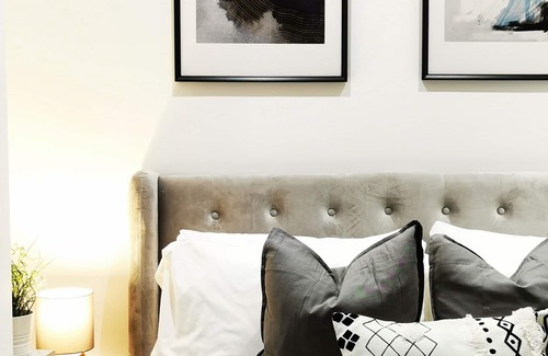 Newport Apartment | Eveswell Studios | Standard | Studio 5