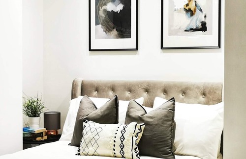 Newport Apartment | Eveswell Studios | Standard | Studio 5