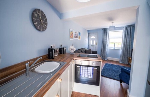 Morecambe Cottage | Evie Cottage - A Homely Cottage by the Sea