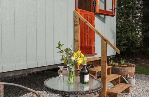 Cottingham Cottage | EWES WELCOME, pet friendly, with open fire in Cottingham