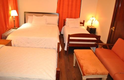 Weequahic House | EWR AIRPORT Multilevel Guest House Room with 2-3 Beds