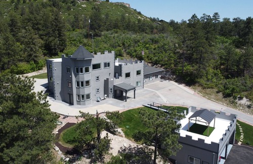 Castle Pines North Condo | Excalibur 3BR 4BD 2BA Sleep6 Accessible Camper Parking Shop Golf