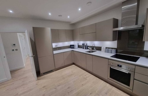 Beckton Apartment | ExCeL London - Fantastic Garden & Terrace with a 3-Bedroom-Condo