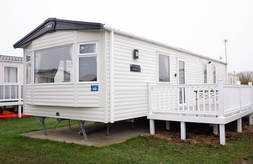 Colchester Cabin | Excellent Caravan 2 Bedrooms Sleeps 6