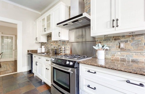 Charlotte House | Excellent Home * 5 Bedrooms * Great Neighborhood