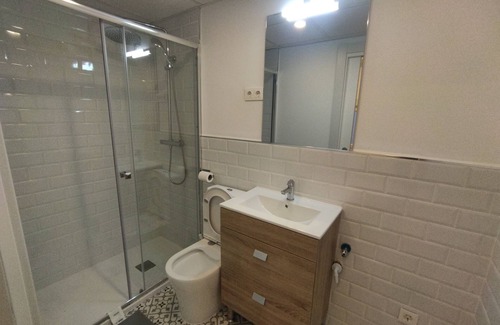Ciudad Lineal Apartment | Excellent Location, 200 meters from El Carmen Metro, next to Las Ventas market