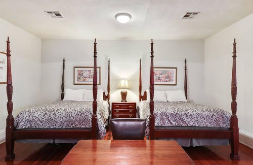 New Orleans Hotel | Excellent Location: 3 Blocks to Bourbon St. and the French Quarter attractions.