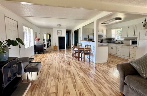 Springfield House | Excellent Location for Travelers. Entire House with King Bed