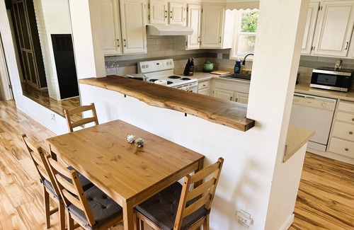 Springfield House | Excellent Location for Travelers. Entire House with King Bed
