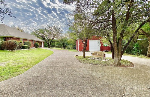 Waco House | Excellent Rental for Family, Events, Girls Trip or Magnolia Silos or Baylor Univ