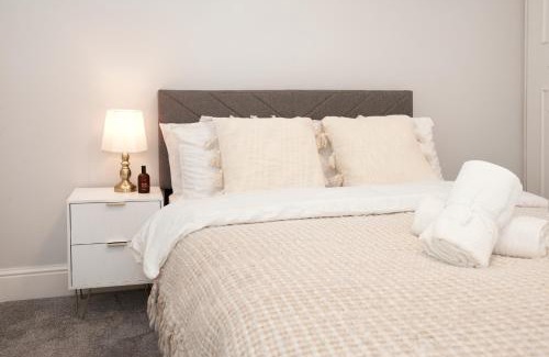 Golders Green Apartment | Excellent, Three bedroom North London Apartment with Free Parking