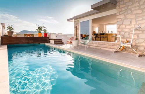 Saint-Mandrier-sur-Mer Villa | Exceptional Villa – Les Pieds dans l’Eau in Saint-Mandrier-sur-Mer