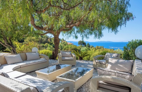 Le Rayol Villa | Exceptional villa, heated infinity pool and unique sea view!