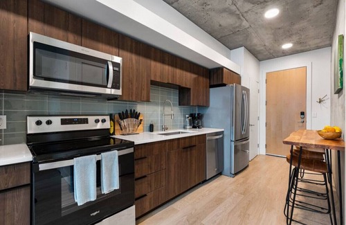 Rio Grande Apartment | Exceptional 1BD/BA-PoolHotTubGymParking- Downtown!