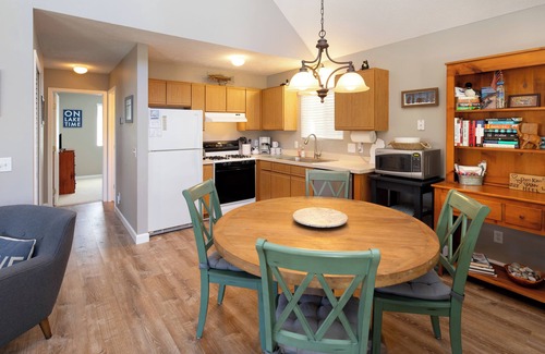 Empire House | Exceptional 3-bedroom house walking to beach & Glen Arbor, with AC & WIFI
