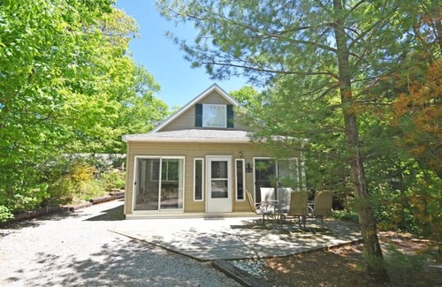 Empire House | Exceptional 3-bedroom house walking to beach & Glen Arbor, with AC & WIFI