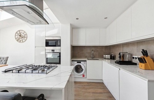 South Richmond Villa | Exceptional 3 Bedroom Family Villa in Richmond