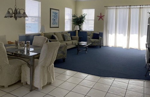 Bradenton Beach Villa | Exceptional 4B Family Vacation Villa! Pool, Porch