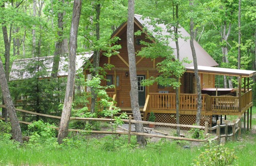 Hico Cabin | Exceptional Cabin near the New River Gorge, Hot Tub, WiFi -sleeps 8