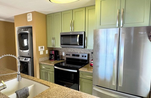 Historic Kailua Village Condo | Exceptional Kona Reef Condo: Full AC, Oceanfront, Easy Walking Distance to Town