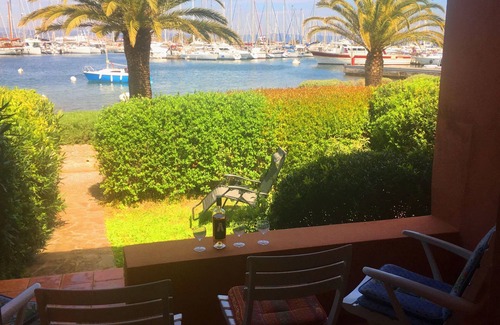 Porquerolles House | Exceptional location on the port of Porquerolles 20 m from the water .