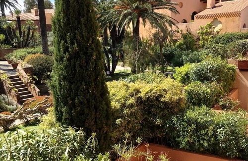 Porquerolles House | Exceptional location on the port of Porquerolles 20 m from the water .