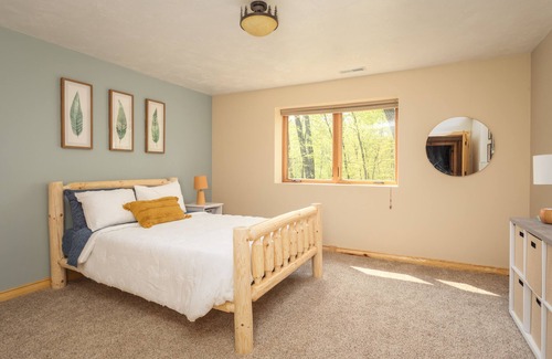 Alexandria Cabin | Exceptional Log Cabin centrally located between wonderful lakes, winery, & golf
