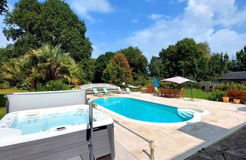 Saint-Philibert House | Exceptional longère in landscaped garden, with swimming pool and jacuzzi