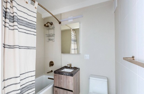 Turtle Bay Apartment | Exceptional Midtown E Studio w/Elev & W/D, near River, by Blueground