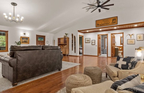 Jacksonport Cottage | Exceptional ! Minutes from Jacksonport/Lake Mich Beach - Book Summer 2024 Now!