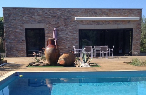 Arena House | Exceptional, new house with swimming pool.