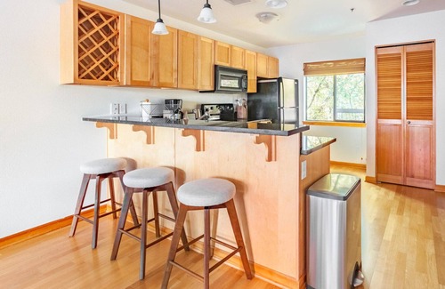 Old Town Chinatown Apartment | Exceptional Old Town 1BR, near Dining, Bars & Tech Hubs, by Blueground