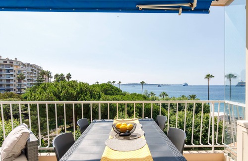Cannes Old Town Apartment | Exceptional sea view - Near: Palais des Festivals, Croisette and town center