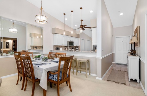 Bonita Springs Condo | Exceptional Stunner: Casa Familia 2BR+den, gated Highland Woods Country Club.