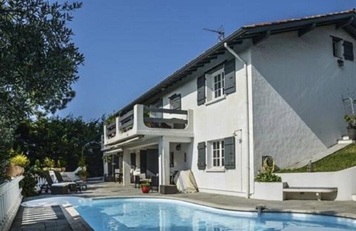 Bidart Villa | Exceptional villa between Bidart and Biarritz. Pyrenees view. Near golf Ilbarritz
